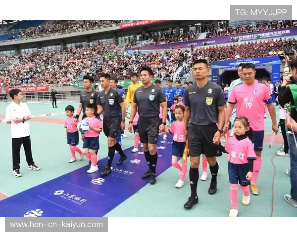 特色足球赛事频繁举办，推动全民体育热潮持续升温，足球特色活动方案